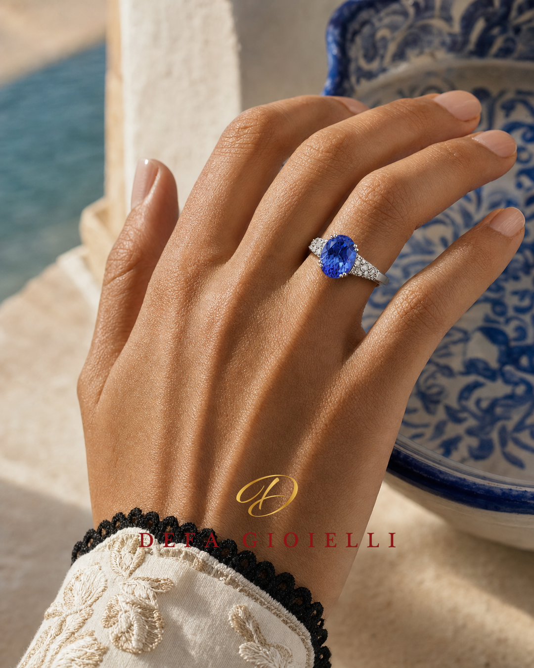 Anello in oro bianco 18 kt con tanzanite e diamanti - Indossato close-up